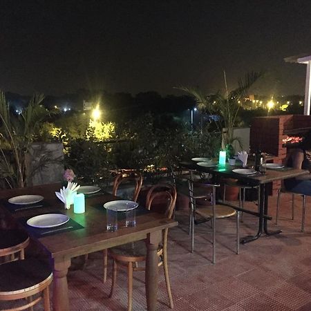 Mykonos Guest House And Spa New Delhi Exteriör bild